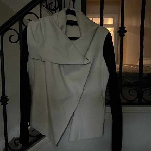 Alala jacket… cream with black sleeves. Size XS - Picture 4 of 6